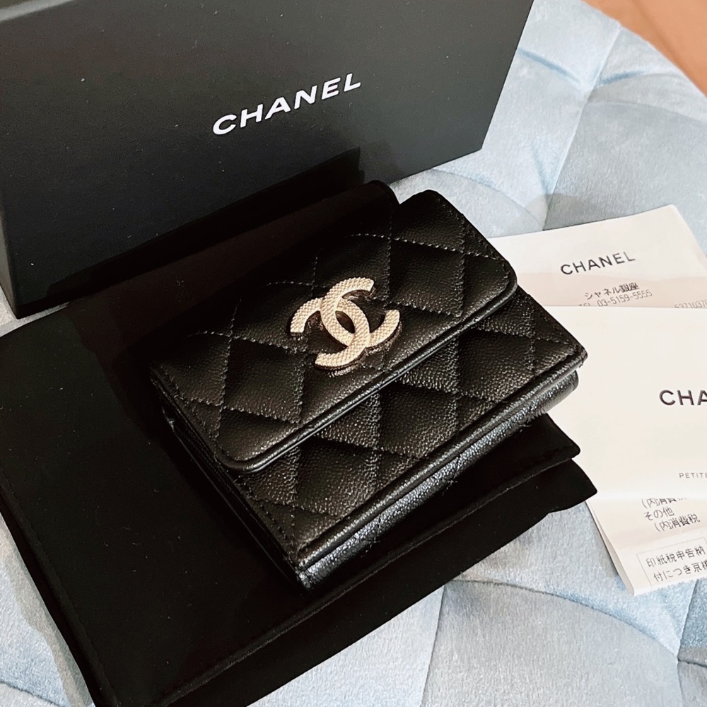 Chanel 22B black trifold wallet